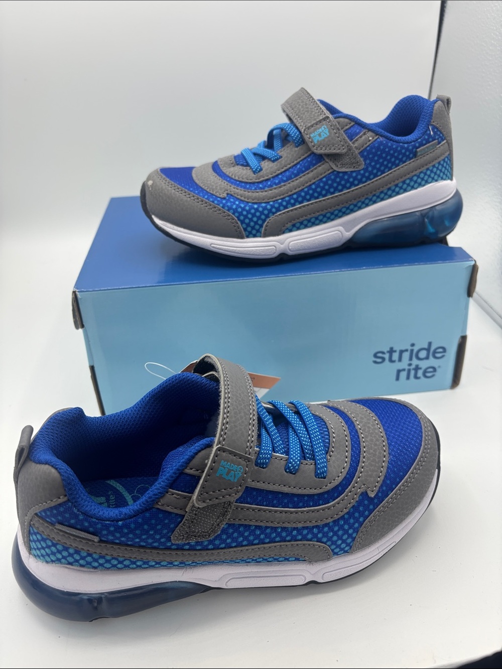 Stride Rite Kids' Athletic Light up Sneakers with Air Cushion 13.5 WIDE width